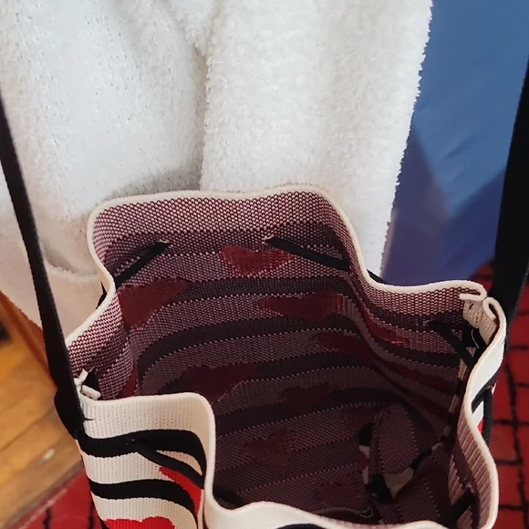 Stylish Heart Patterned Crossbody Bag - Picture 9 of 10